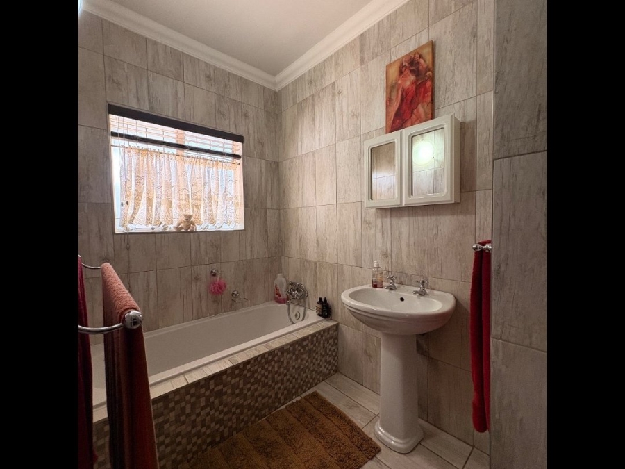 3 Bedroom Property for Sale in Flamwood North West